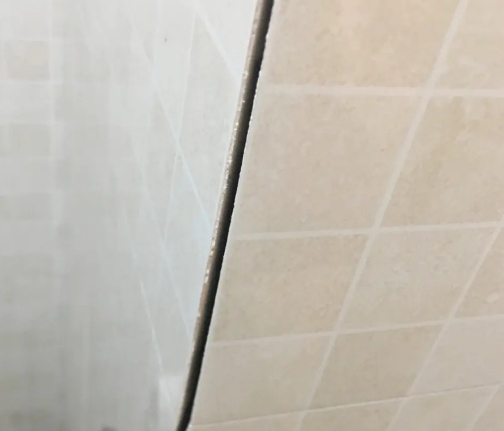 泸水瓷砖空鼓维修公司分享阳台瓷砖脱落的修复过程可以分为以下几个步骤
