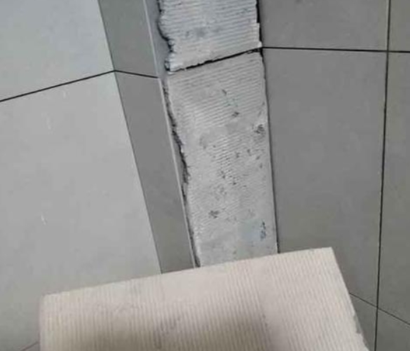 泸水瓷砖空鼓维修公司分享下厨房瓷砖脱落的补救措施。